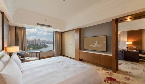 Executive Suite, 1 King Bed, River View