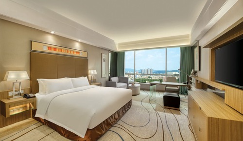 Deluxe Room, 1 King Bed, Garden View