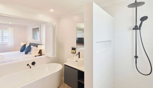 Azure Lodge 4 Bedroom Home