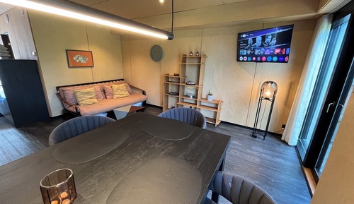 Deluxe Studio