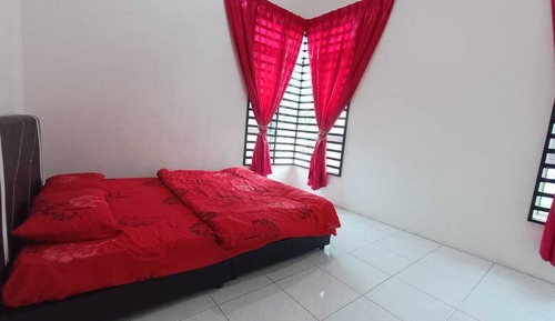 Room, Shared Bathroom