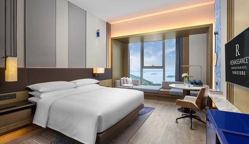 Standard Room, 1 King Bed, Non Smoking, Lake View