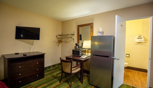 Deluxe Single Room, 1 Queen Bed, Non Smoking, Refrigerator & Microwave
