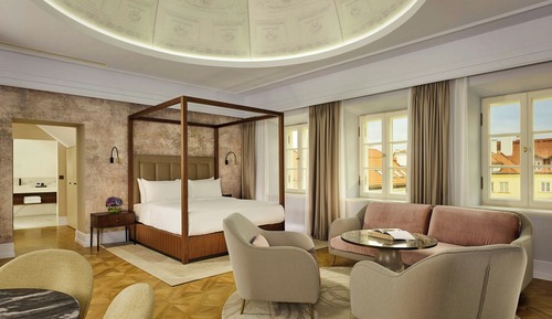 Suite, 1 King Bed