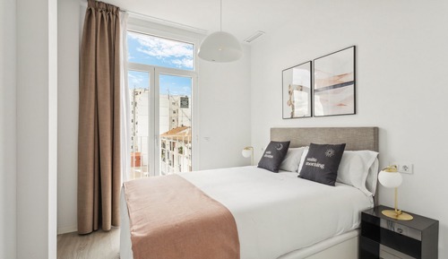One-Bedroom Apartment with balcony