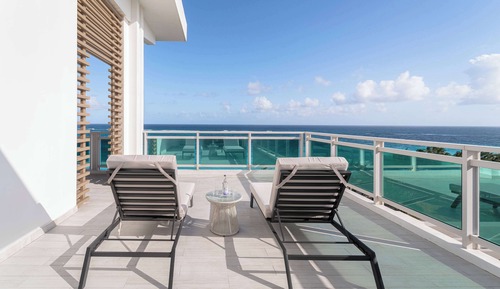 Suite, 1 King Bed (Zephyr Suite, 2 Balconies)