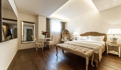 Main Building - Deluxe Room