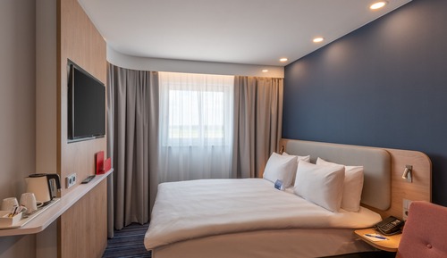 Standard Room (Queen/Twin depends on availability)