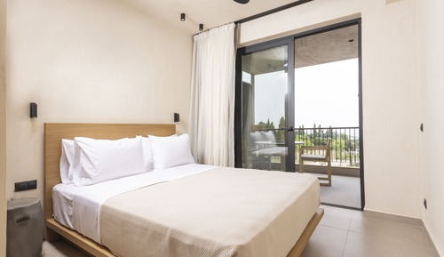 Premium Loft Suite - 2 levels and an internal staircase