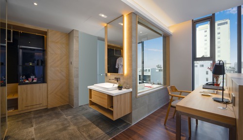 Executive Suite, Bathtub