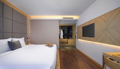 Deluxe Double Room, Bathtub, City View