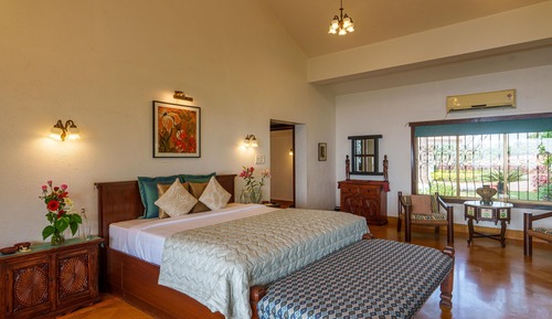 Room, 4 Bedrooms (Whispering Heights)