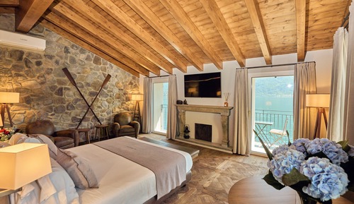 Panoramic Studio Suite, Terrace, Lake View