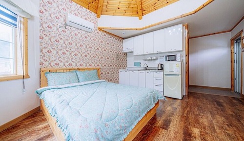 Room (Cherry Sage)