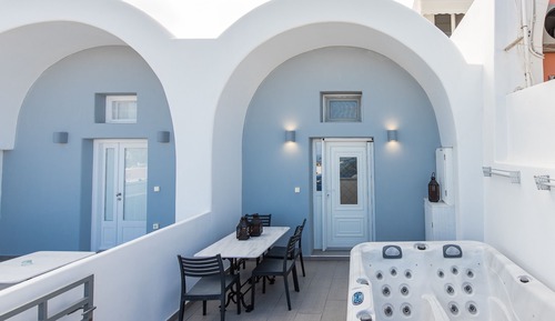 Deluxe Two - Bedroom Apartment with Private Hot Tub