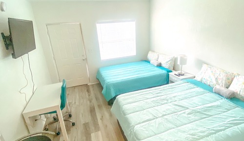 Signature Studio Suite, Pool View