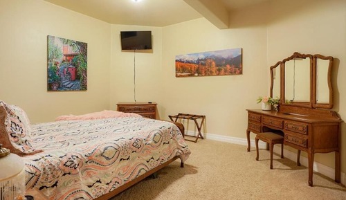 Deluxe Room, 1 Queen Bed, No Windows, Ground Floor