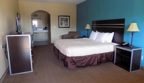 King Bed with Kitchenette Non-Smoking