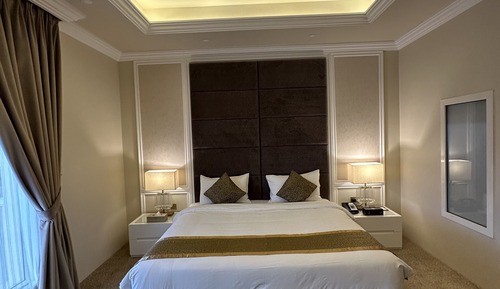 Junior King Suite