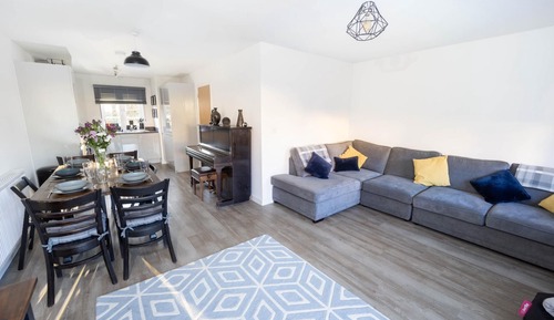 House (3 Bedrooms)