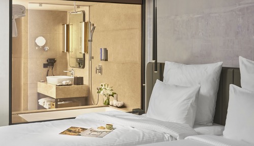 Executive King Bed Room With Cocktail Hours, Short Eats & 20% OFF On F&B And Spa
