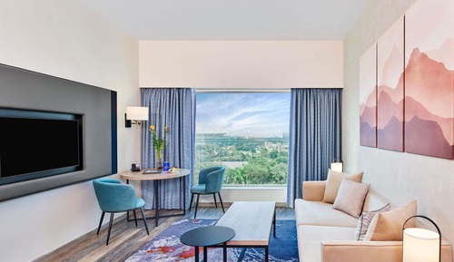 Executive Suite King Bed with Living Room, Airport View with Cocktail Hours & Short Eats,20% On F&B