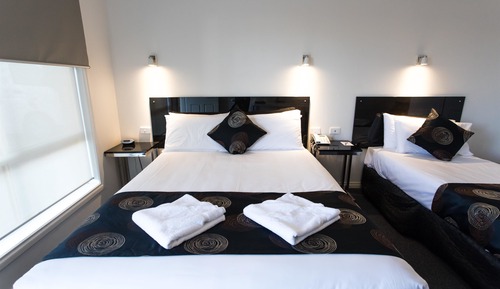 Deluxe Room, Multiple Beds, Non Smoking, Kitchenette (Walk-in Shower)