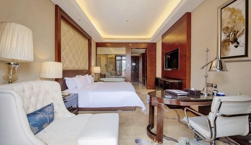 Deluxe Room, 1 King Bed, Non Smoking, Lake View