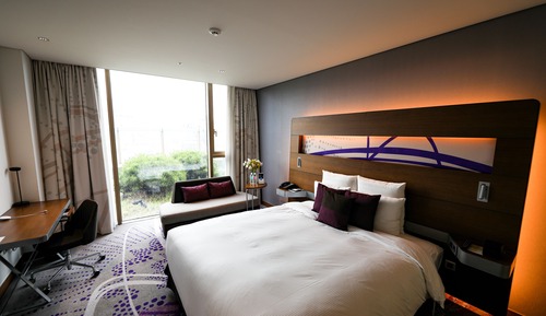 Deluxe Room, 1 King Bed, Garden View
