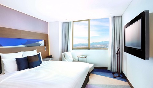 Deluxe Room, 1 King Bed (Business - High Floor)