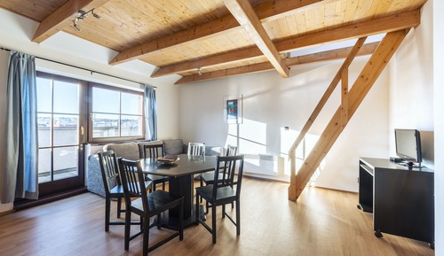 Apartment (8-10 adults)