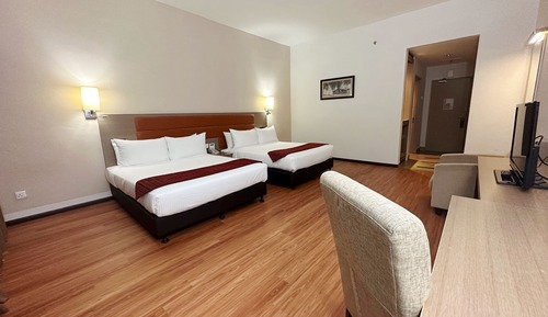 Deluxe Family Room