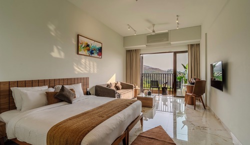 Studio With Golf View, 513 sqft, at Iconic