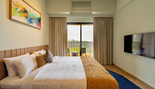 Suite, 1 Bedroom, Kitchenette, Golf View (813 sqft., Living room 2 X Ensuite)