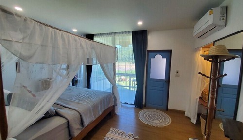 Young Farmer (King Bed)