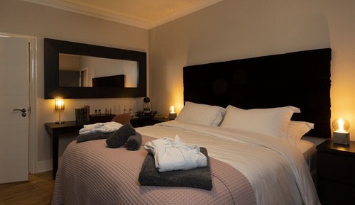 The Courtyard Suite
