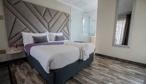 Rhino - Self Catering