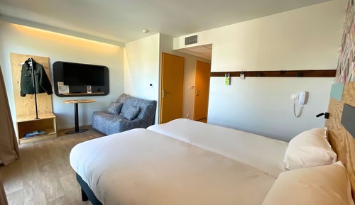 Room (Tribu. 4 people)