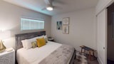 Deluxe Downtown Palm Condo 2 Bedroom Ground Floor Non-Smoking