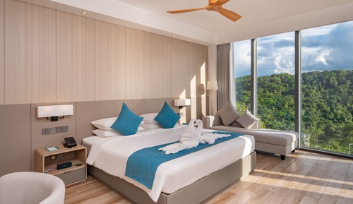 Signature Sunrise Suite