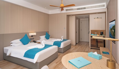Deluxe Mountain & Ocean View Room