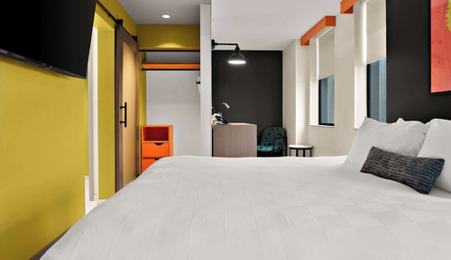 Suite, 1 King Bed, Non Smoking