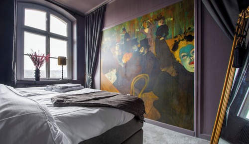 Honeymoon Suite
