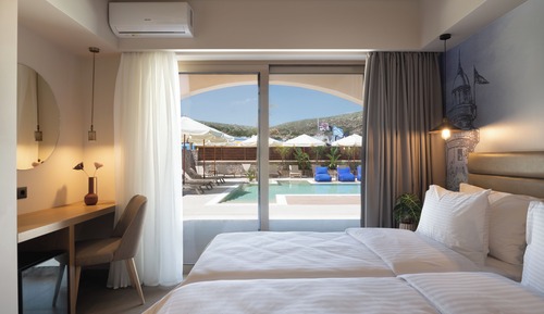 Deluxe Double or Twin Room, Poolside