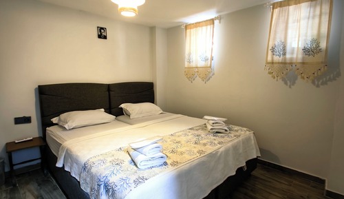 Economy Room