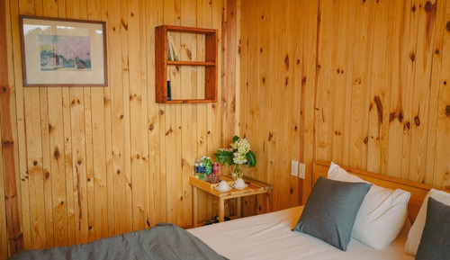 Standard Bungalow, 1 Queen Bed, Non Smoking, Lake View