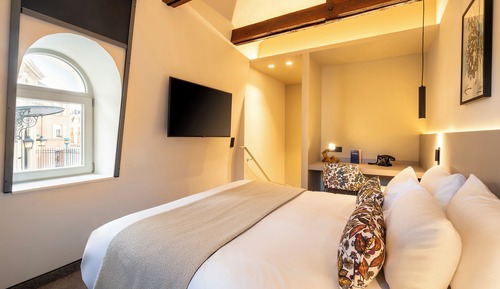 Junior Suite, 1 King Bed, Non Smoking (with Sofabed)
