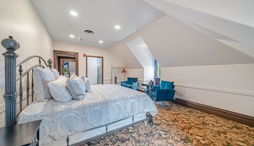 Luxury Suite, 1 King Bed, Non Smoking, Business Lounge Access