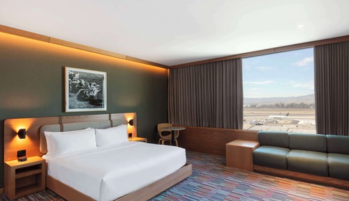 Junior Suite, 1 King Bed (Airport)