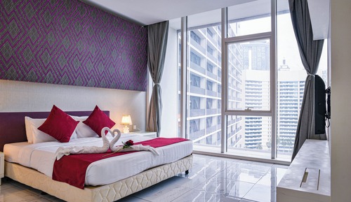 Executive Suite, 1 King Bed, Pool Access, City View